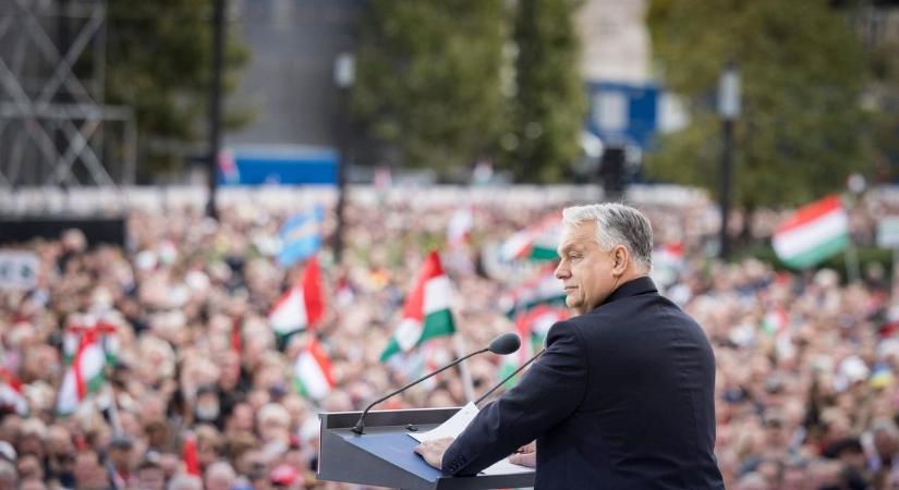 Fideszes október 23: két színpad, egy előadás