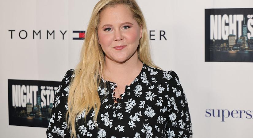 Amy Schumer óriási fogyása: megmutatta tökéletesen lapos hasát