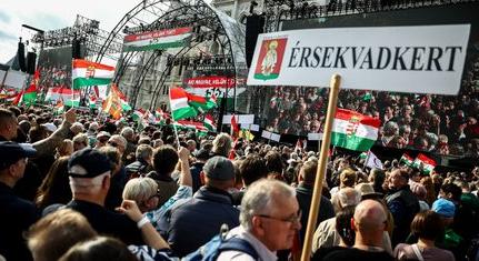 Orbán Viktor szerint aki a kormányváltást támogatja, az háborúpárti