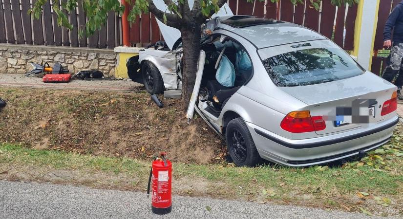Mentőhelikoptert kellett hívni a nemeshanyi balesethez, gyermek is a sérültek között