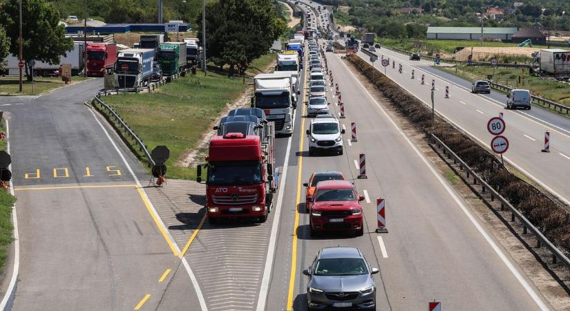 Baleset történt az M1-esen: mondjuk, hol áll a sor