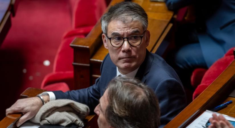 A francia szocialisták a kormány megbuktatásával fenyegetnek a költségvetési viták miatt
