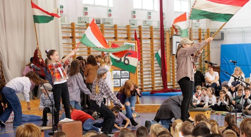 Fiatalok vitték színre a szabadság történetét Tatán