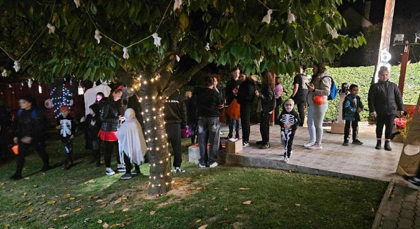 Nem egy átlagos tini: Amira újra varázslatot hoz a baranyai gyerekeknek Halloweenkor!