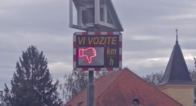 Emoji jelek a sebességmérő táblán – Ezt mutatja, ha túlléped a megengedett sebességet (videó)