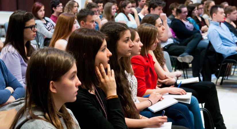 A legjobb képzési helyekre segít bejutni az MCC középiskolásoknak szóló programja
