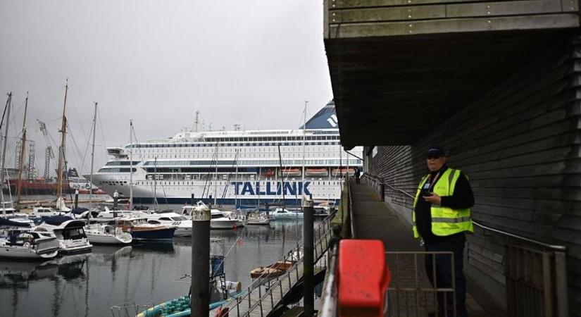 Erőszak, fertőzés, rüh, tuberkulózis: így élnek a luxushajón lakó migránsok