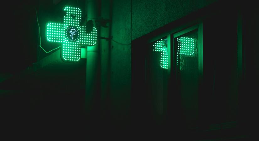 Ilyen egyszerűen megkereshetjük a hosszú hétvégén nyitva lévő gyógyszertárakat