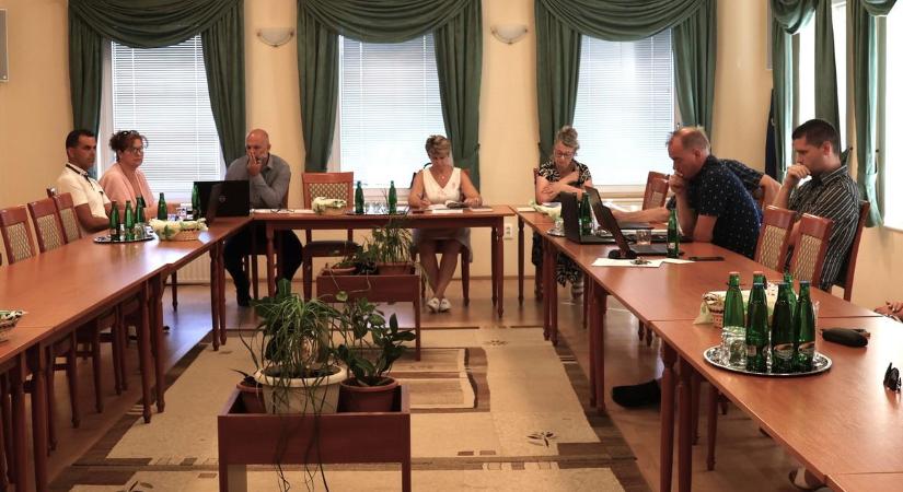 Karácsonyi támogatásról és fejlesztésekről döntenek, de kártérítés is szóba esett a vasi város testületi ülésén