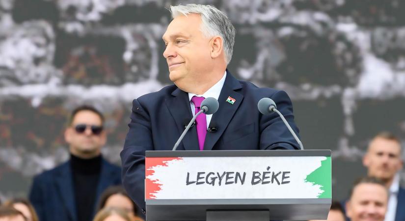 Úgy tűnik, poloska mászkált Orbán Viktoron az ünnepi beszéde közben