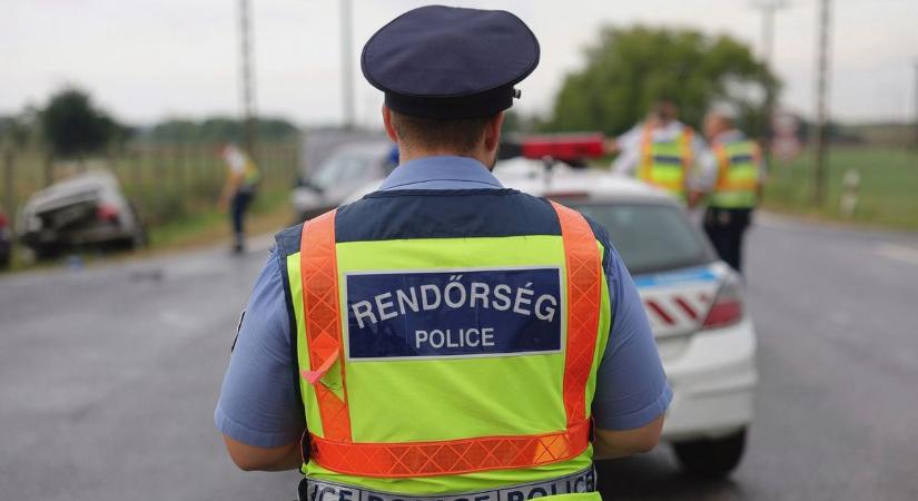 Kerítésbe csapódott egy autó Mátrafüreden – villanyoszlopot is kidöntött