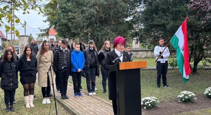 A Templomkertben emlékeztek az '56-os forradalom és szabadságharc hőseire