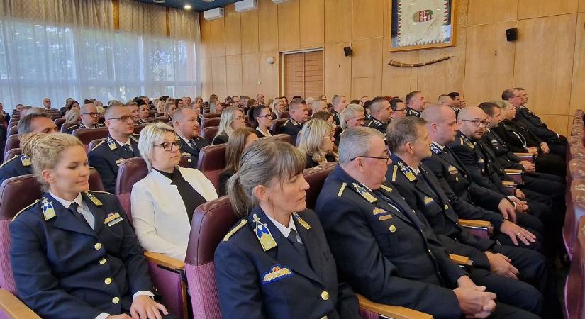 Belügyminiszteri és főkapitányi elismerések a vármegye rendőreinek