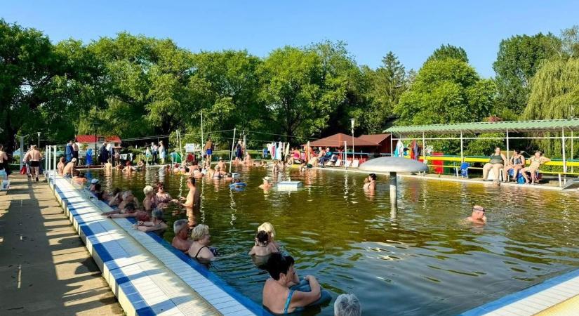 Hosszú hétvégés termál-tipp: vasárnapig hihetetlen olcsó a jászsági termálfürdő