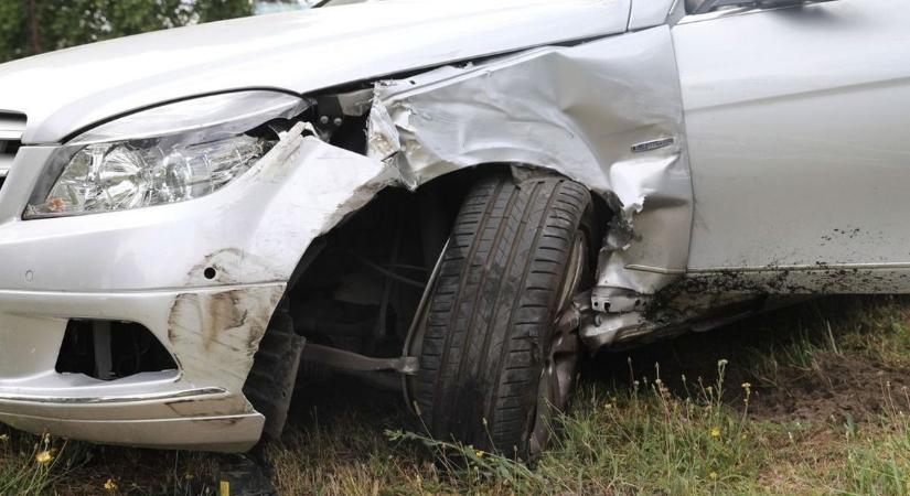 Két baleset is történt alig egy kilométerre egymástól