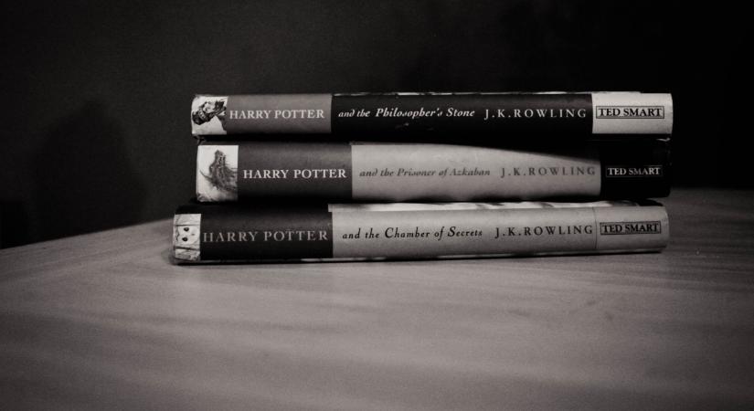 5 millió forintot ér a Harry Potter könyv ezen kiadása: sok magyar polcán ott lapulhat egy ilyen