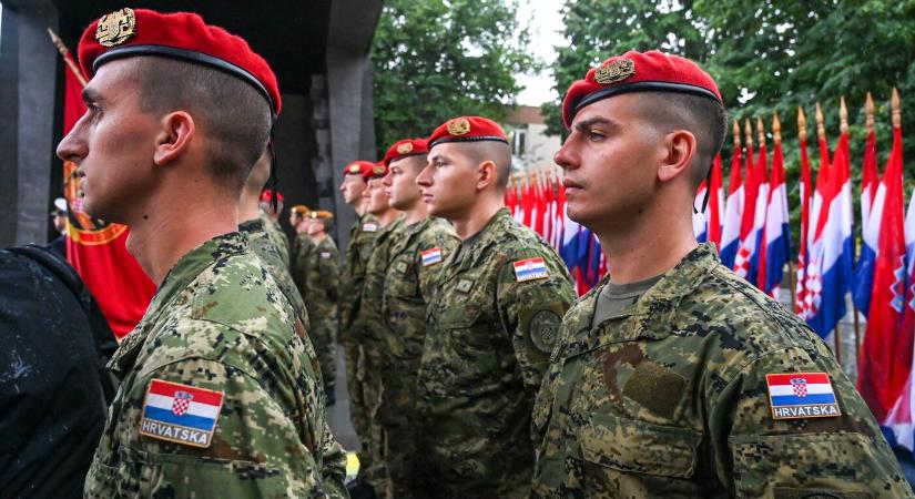 Horvátországban visszaállítják a kötelező sorkatonaságot