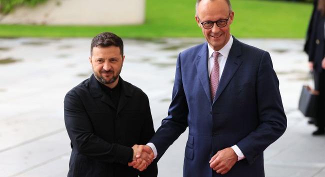 Zelenszkij konkrét kérésekkel fordult Merzhez, hogy adjon fegyvereket – Politico