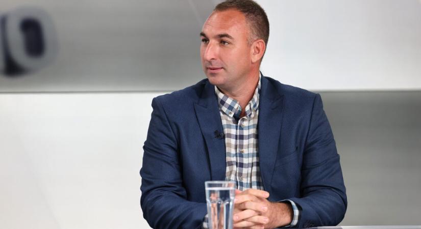 A bíróság visszahelyeztette munkahelyére az állatorvost, akit kirúgtak, mert nem akart haladó pártgyűlésekre járni