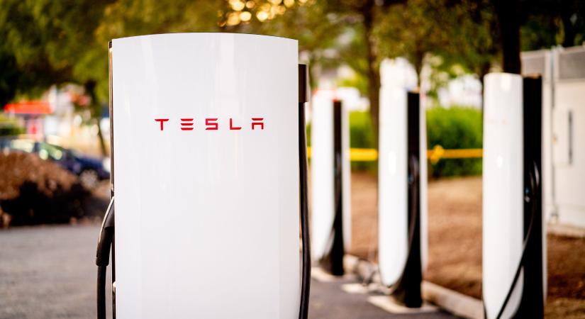 Fél tucat új magyar Tesla Supercharger állomás tűnt fel a Tesla térképén