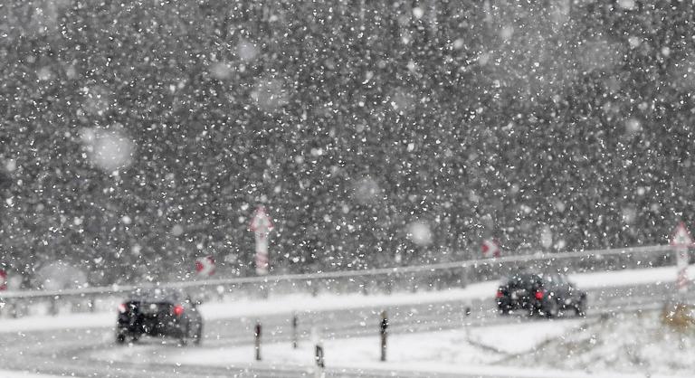 Jön a hó, és szépen elborítja fél Magyarországot