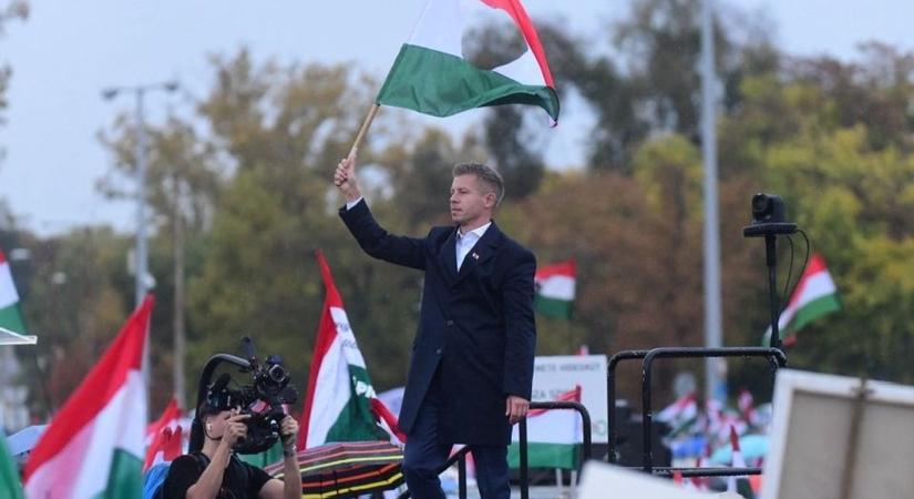 Megérkezett az elemzés Magyar Péter beszédéről: nagyon próbált másolni, de a végeredmény csak egy nagy katyvasz lett
