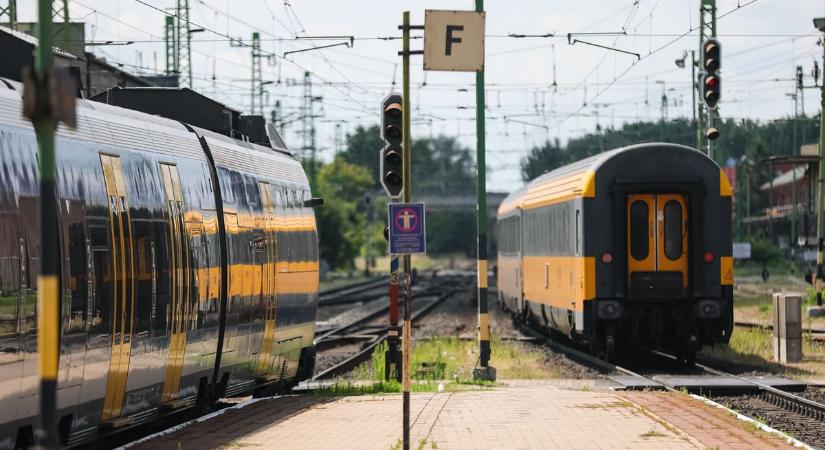 Átállítják az órákat, ezért máshogy jár több vonat vasárnap