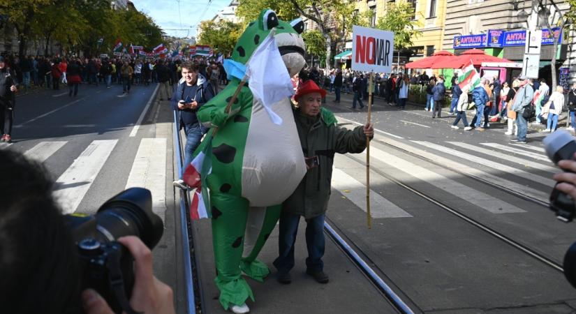 Békemenet és "békamenet"