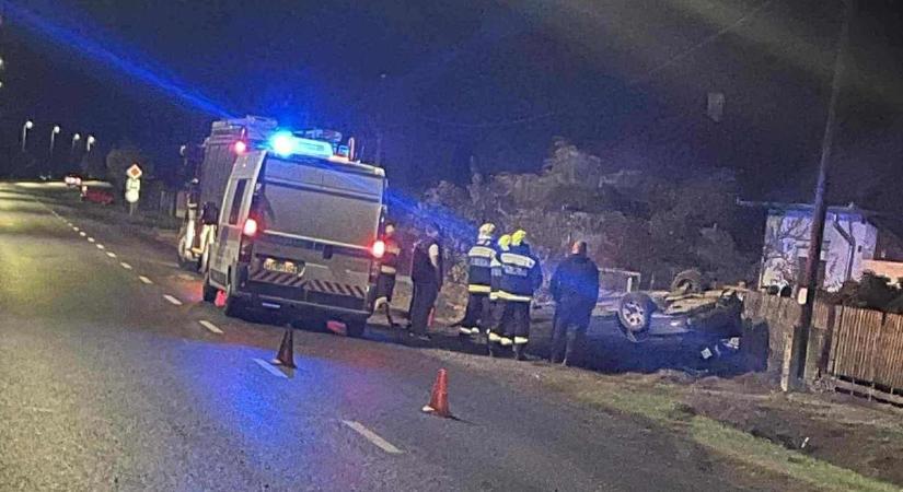 Árokba csapódott egy autó Szabolcsban – Az érintett útszakaszon félpályán halad a forgalom