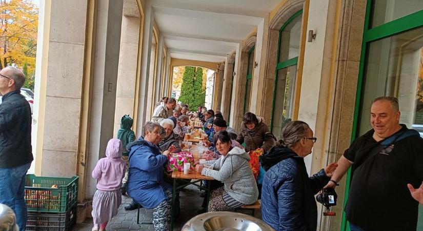 Kétszáz adag meleg étel és rengeteg szeretet a Boldog Délutánon