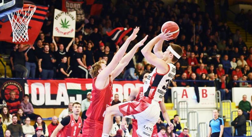 Továbbra is hibátlanul menetel a címvédő Olajbányász