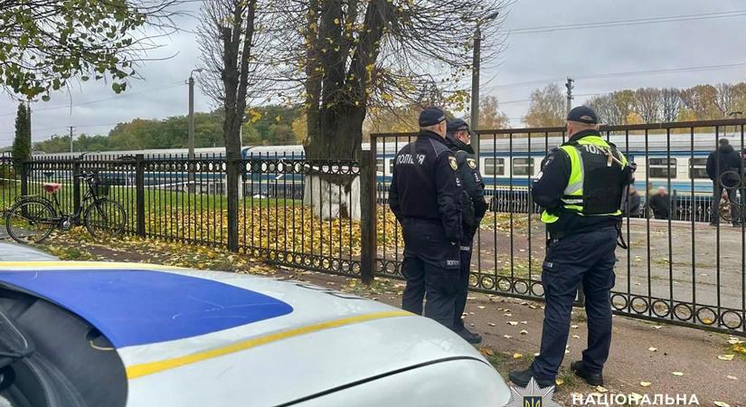 Felrobbantotta magát egy férfia egy ukrán vasútállomáson, hárman meghaltak és tizenketten megsebesültek