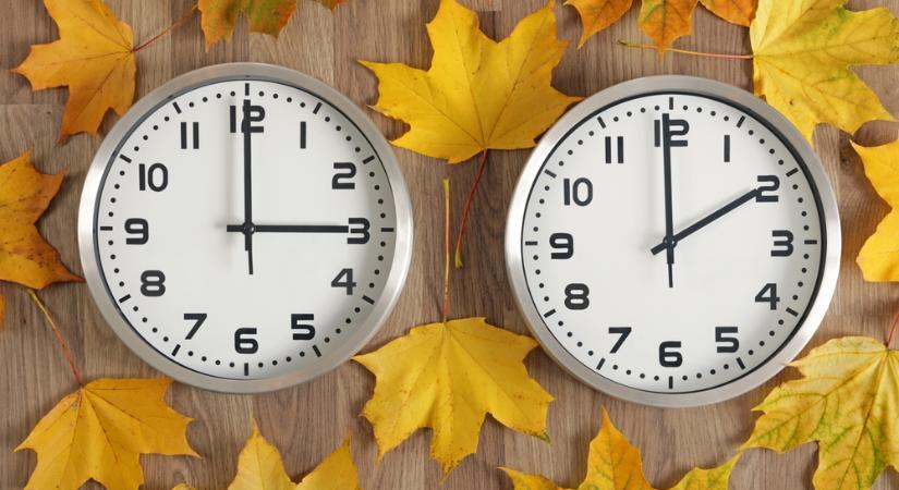 Vasárnap egy órával többet aludhatunk