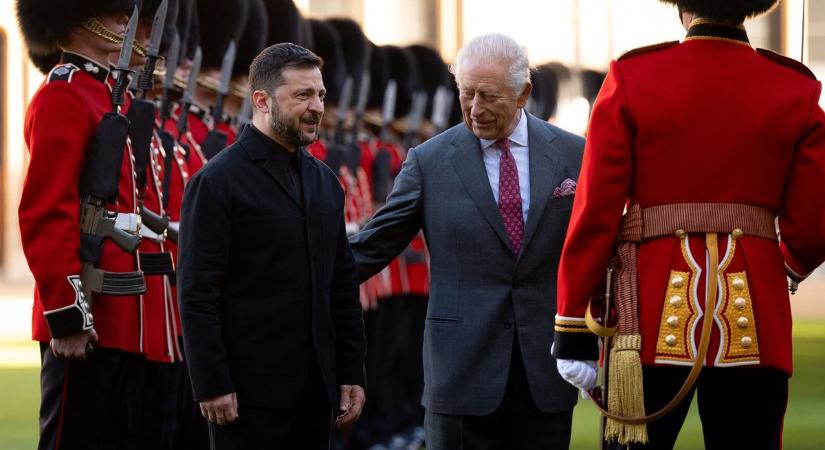 Királyként fogadták Zelenszkijt Windsorban: a díszőrség is előkerült