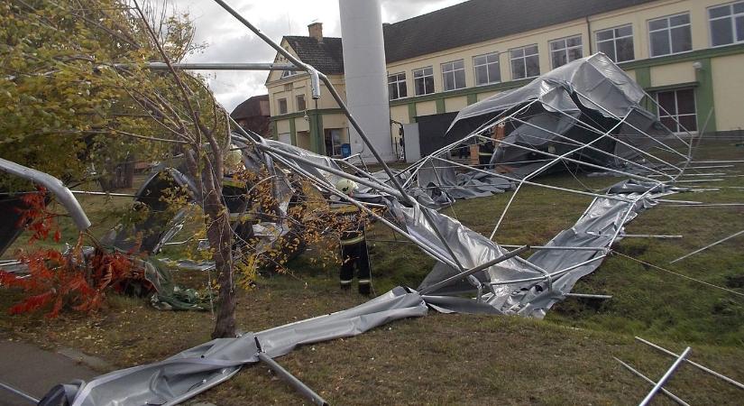 Lecsapott a vihar Hajdú-Biharra: 500 embert kellett kimenekíteni egy rendezvénysátorból