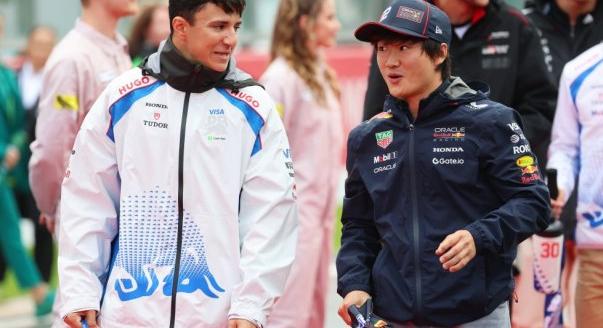 Még tovább húzza a pilótadöntést a Red Bull