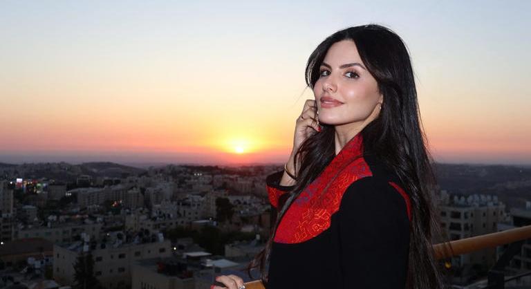 Történelmi pillanat: először indul palesztin szépségkirálynő a Miss Universe versenyen