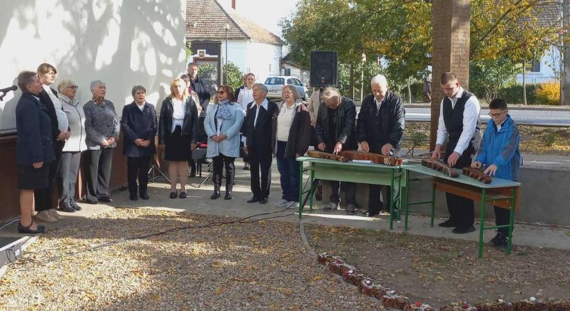 Az '56-os hősökre emlékeztek Csökmőn és Darvason is