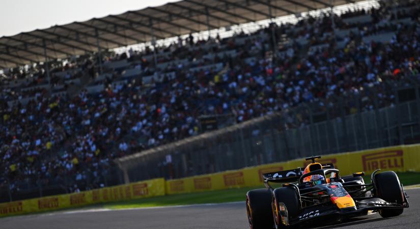 Aggódhatnak a McLarennél, Verstappen visszatért és egyből a leggyorsabb volt megint