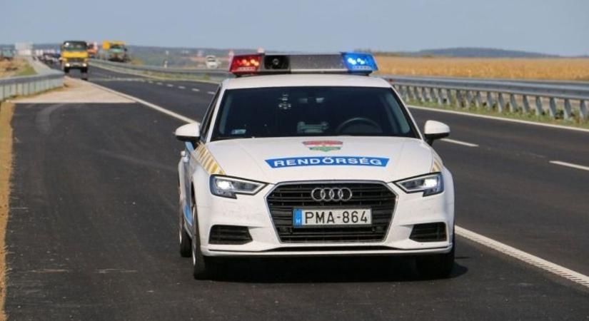 Baleset miatt araszolnak az autók az M3-ason