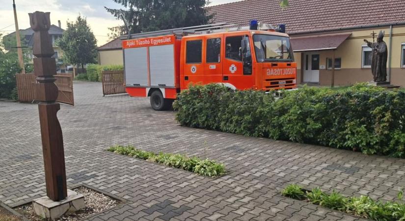 Vármegyei ősbemutató - az önkéntes tűzoltókat támogatja az adomány