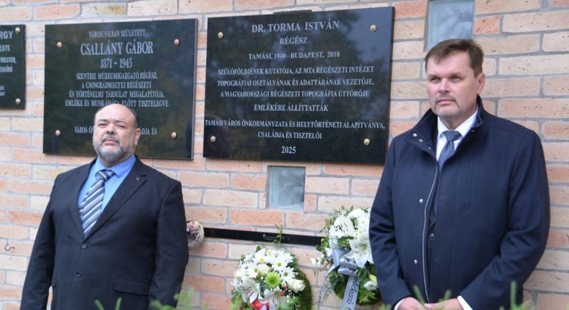 Eltűnt a sírja, a szülőháza sem maradt meg, de a város nem felejti