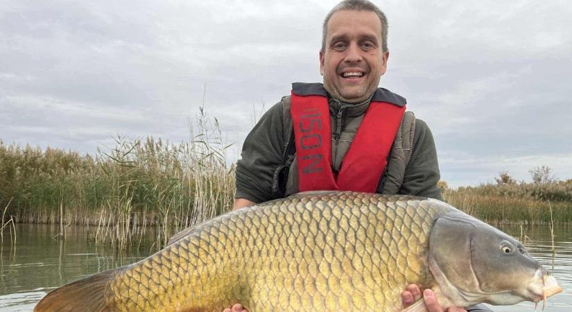 Nem semmi! Rekordlistás ponty akadt horogra a Balatonnál