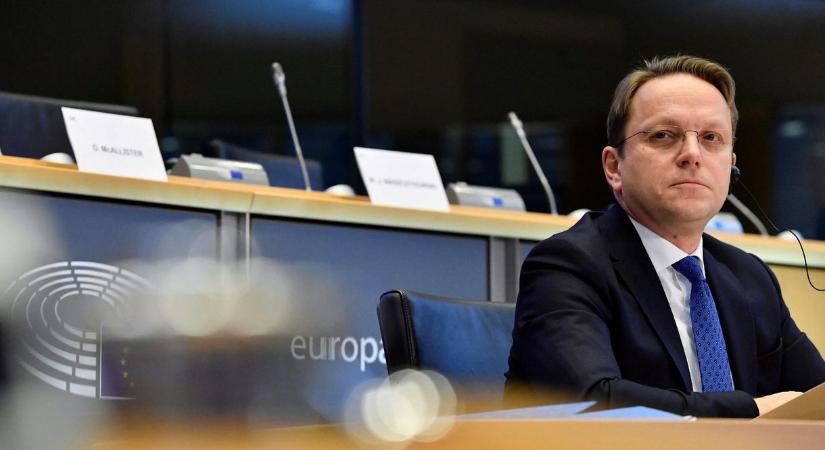 Brüsszeli kémbotrány: Több tucat EP-képviselő sürgeti a magyar biztos, Várhelyi Olivér kirúgását