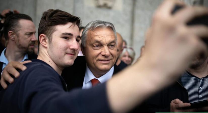 Orbán: ”fiatalok, jöjjetek le a gépről!”