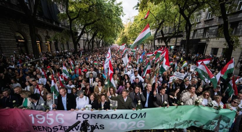 Magyar Péter: Itt lehet számolgatni a másfél óráig hömpölygő tömeget