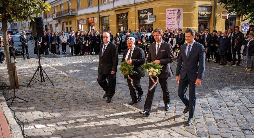 Bensőséges ünnepen emlékeztek a hősökre