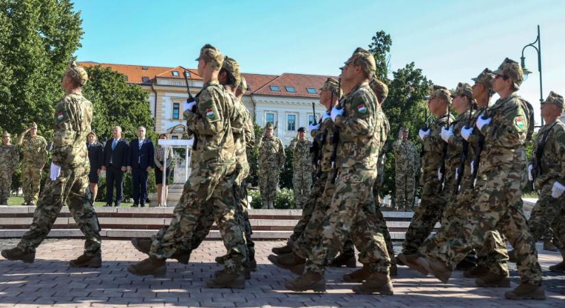 Csapody Tamás társadalomkutató: Bárki lesz is hatalmon, az általános hadkötelezettséget visszaállítják Magyarországon