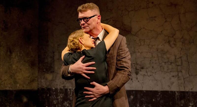 Egy éjszaka, két reggel – A sztálinizmus éveibe kalauzolja a nézőt a kecskeméti színház ősbemutatója