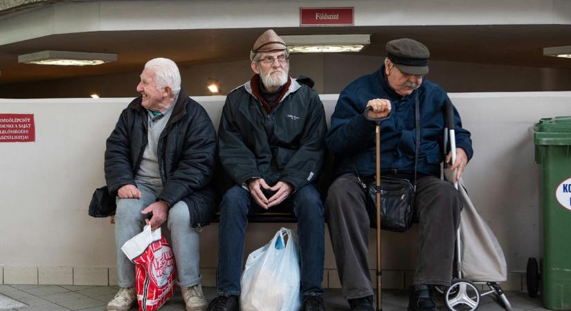 Nyugdíjprogram és -kalkulátor: így nyerné meg magának a szépkorúakat a DK
